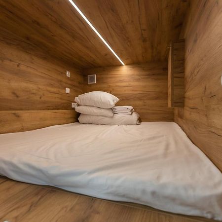 Expo Capsule Hostel プラハ エクステリア 写真