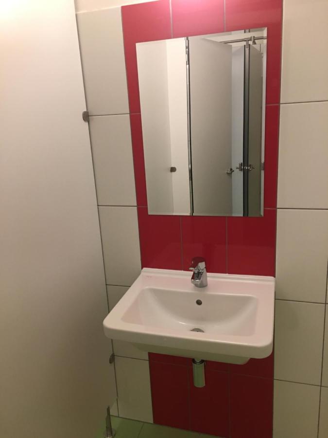 Expo Capsule Hostel プラハ エクステリア 写真