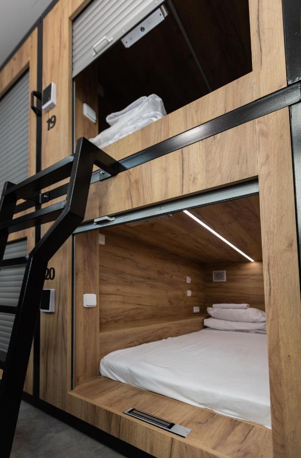 Expo Capsule Hostel プラハ エクステリア 写真