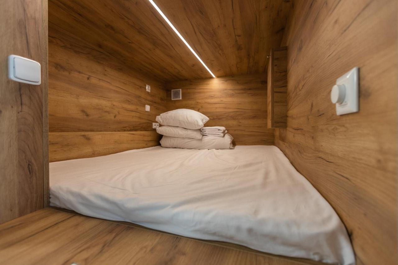 Expo Capsule Hostel プラハ エクステリア 写真